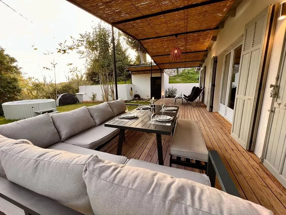 Holiday home Cottage Chaleureux Avec Jacuzzi En Pleine Nature Grasse